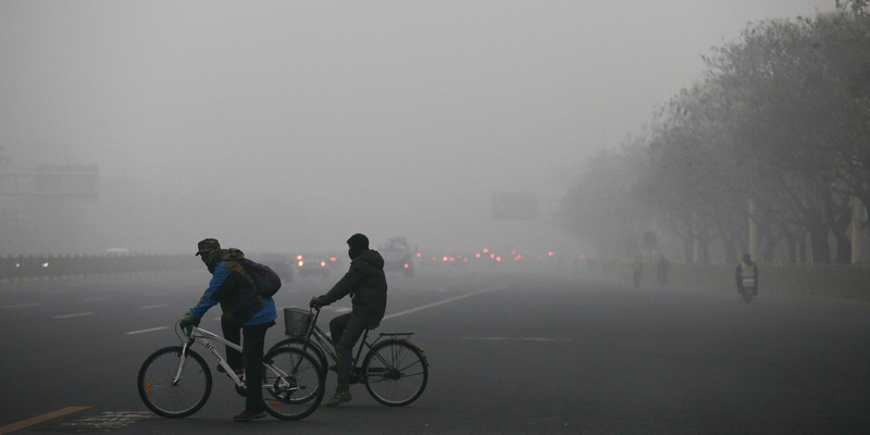 Illustration for article titled In Pictures: China Is Enveloped In Thick and Dangerous Smog